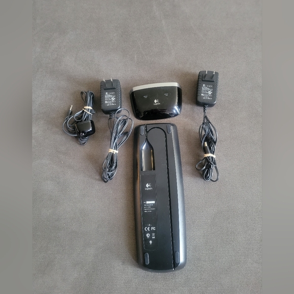 Logitech Harmony 900 Charging Base, Accessories & IR Blaster - Picture 2 of 5